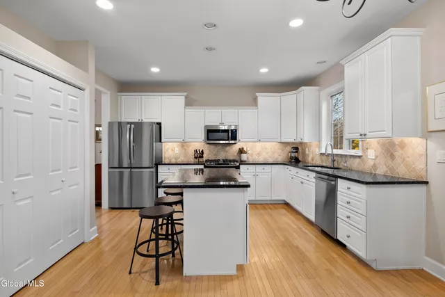 $634,500 | 74 Moreland Drive, Halfmoon, NY 12118