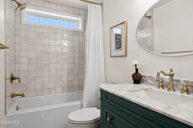 $634,500 | 74 Moreland Drive, Halfmoon, NY 12118