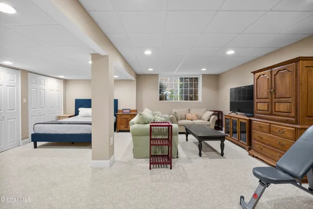 $634,500 | 74 Moreland Drive, Halfmoon, NY 12118