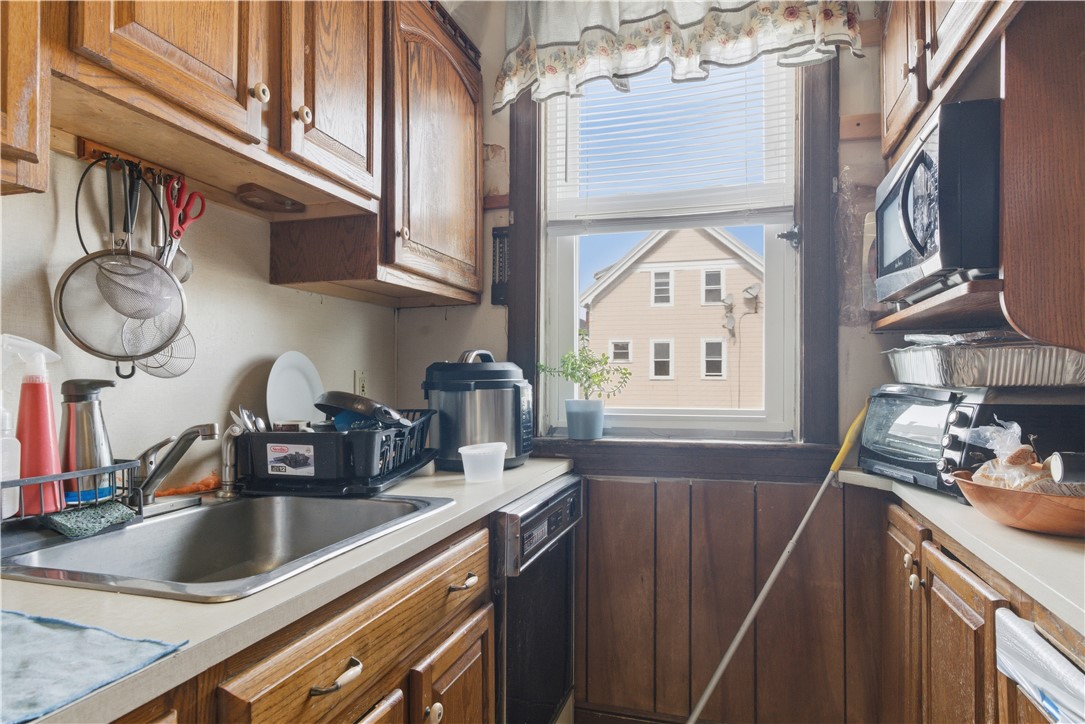 85 Hendricks Street Central Falls, RI 02863 - Photo 29 of 46