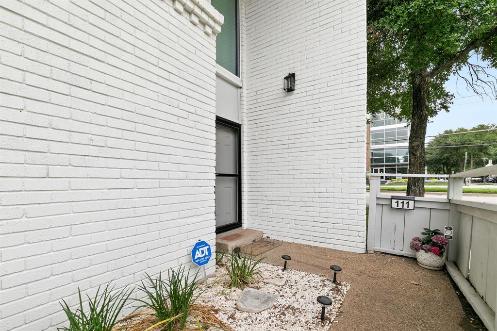 4347 Dickason Avenue, Unit 111 Dallas, TX 75219 - Photo 6 of 37