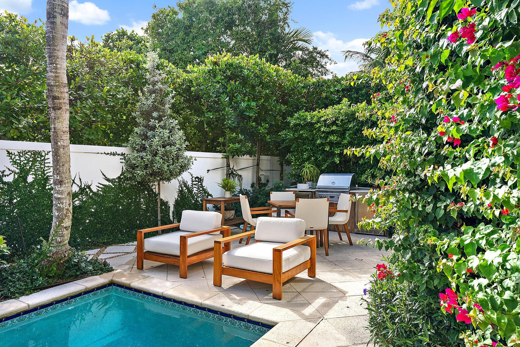 234 Ridgeview Drive Palm Beach, FL 33480 - Photo 6 of 20 a backyard of a house with outdoor seating