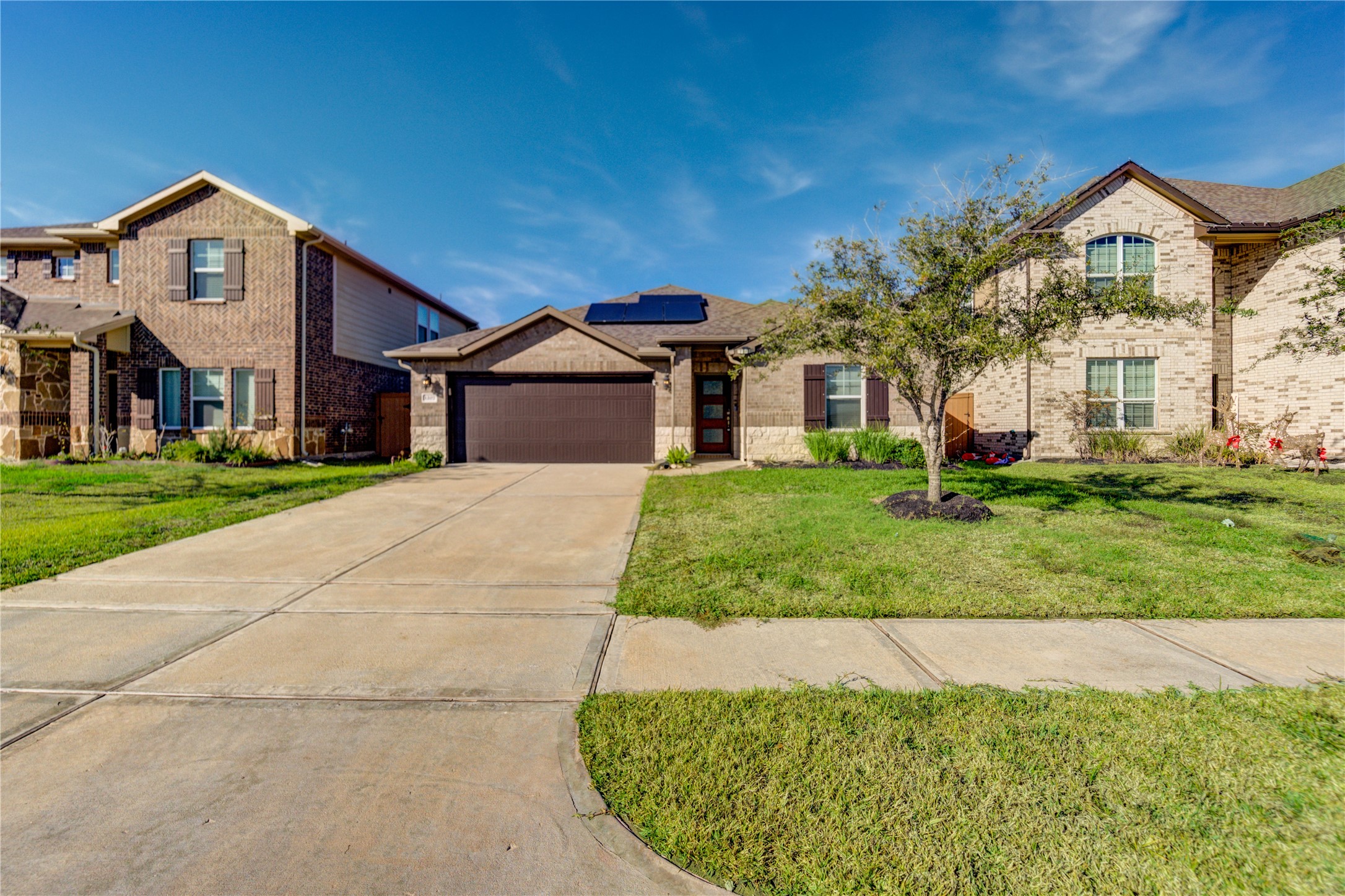 1207 Cascade Hls Drive Rosharon, TX 77583 - Photo 3 of 41 a front view of a house with a yard