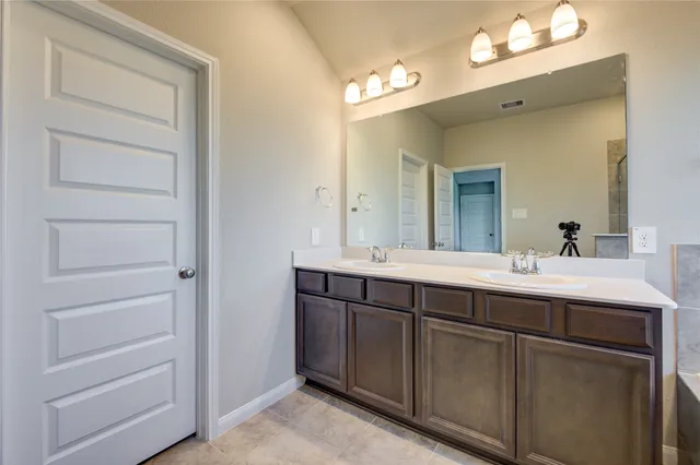 $2,500 | 1207 Cascade Hls Drive, Rosharon, TX 77583