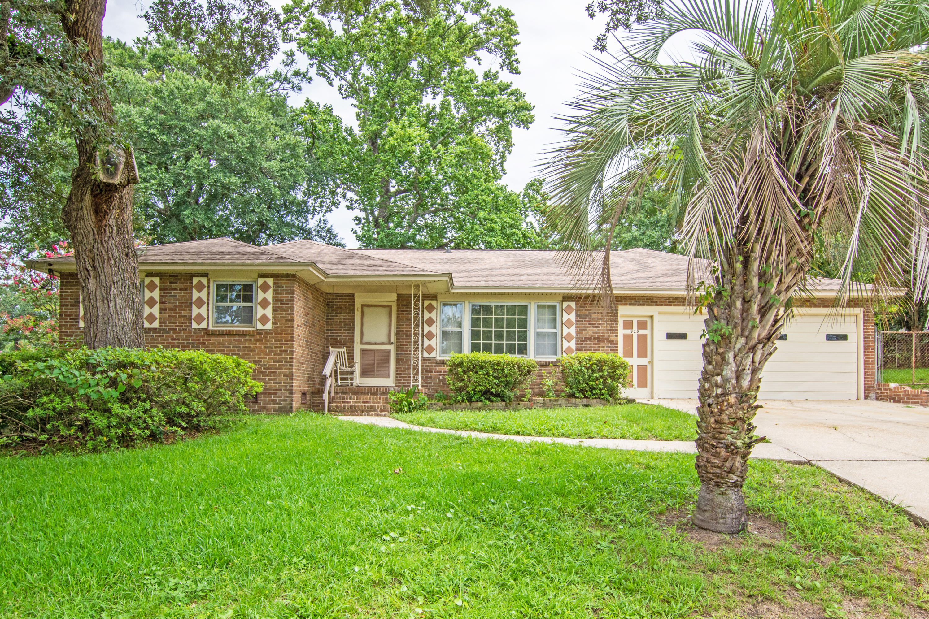929 Valley Street Hanahan, SC 29410 - Photo 1 of 29 0-3