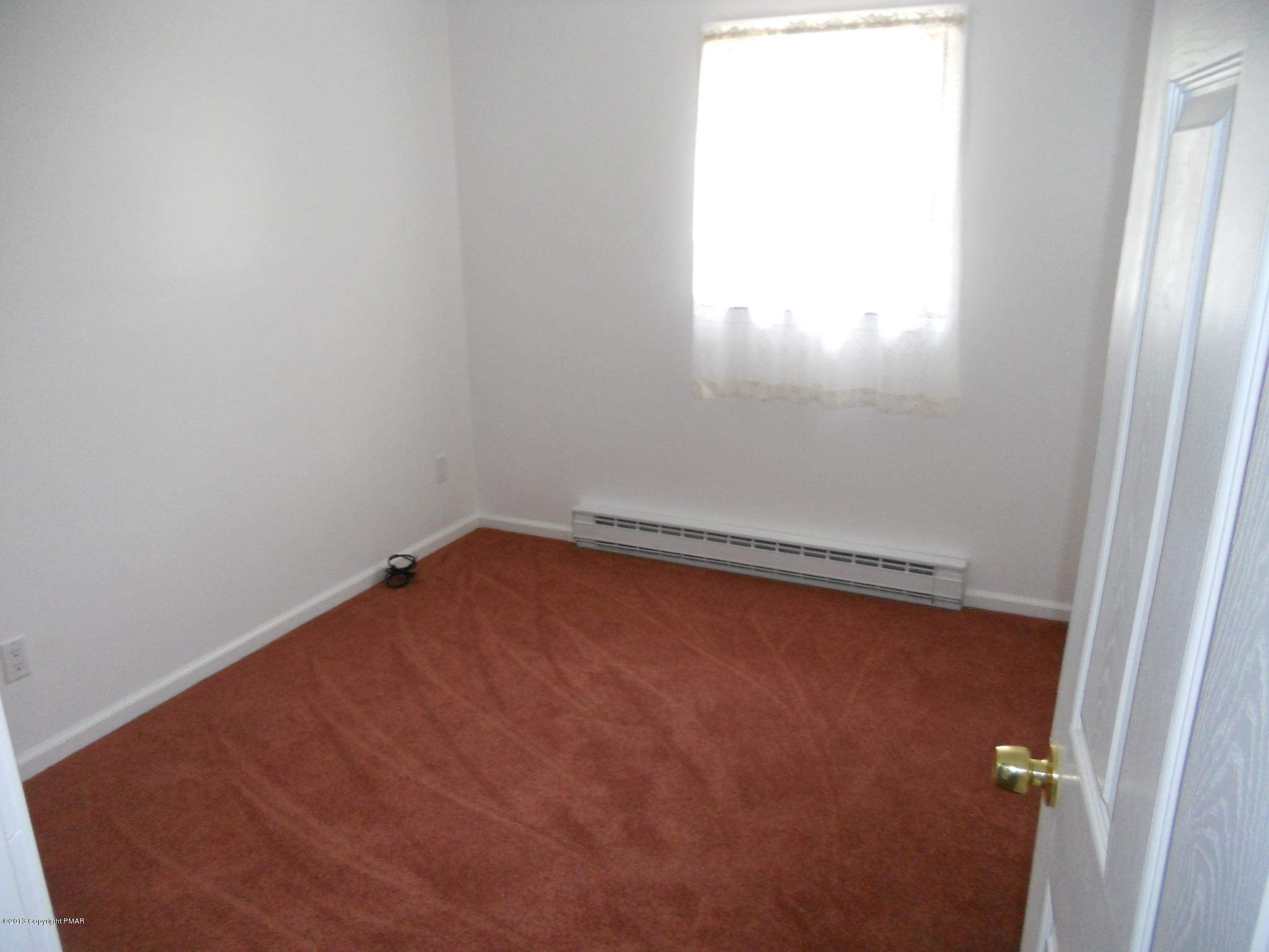 115 Kangaroo Court Bushkill, PA 18324 - Photo 11 of 16 DSCN2853