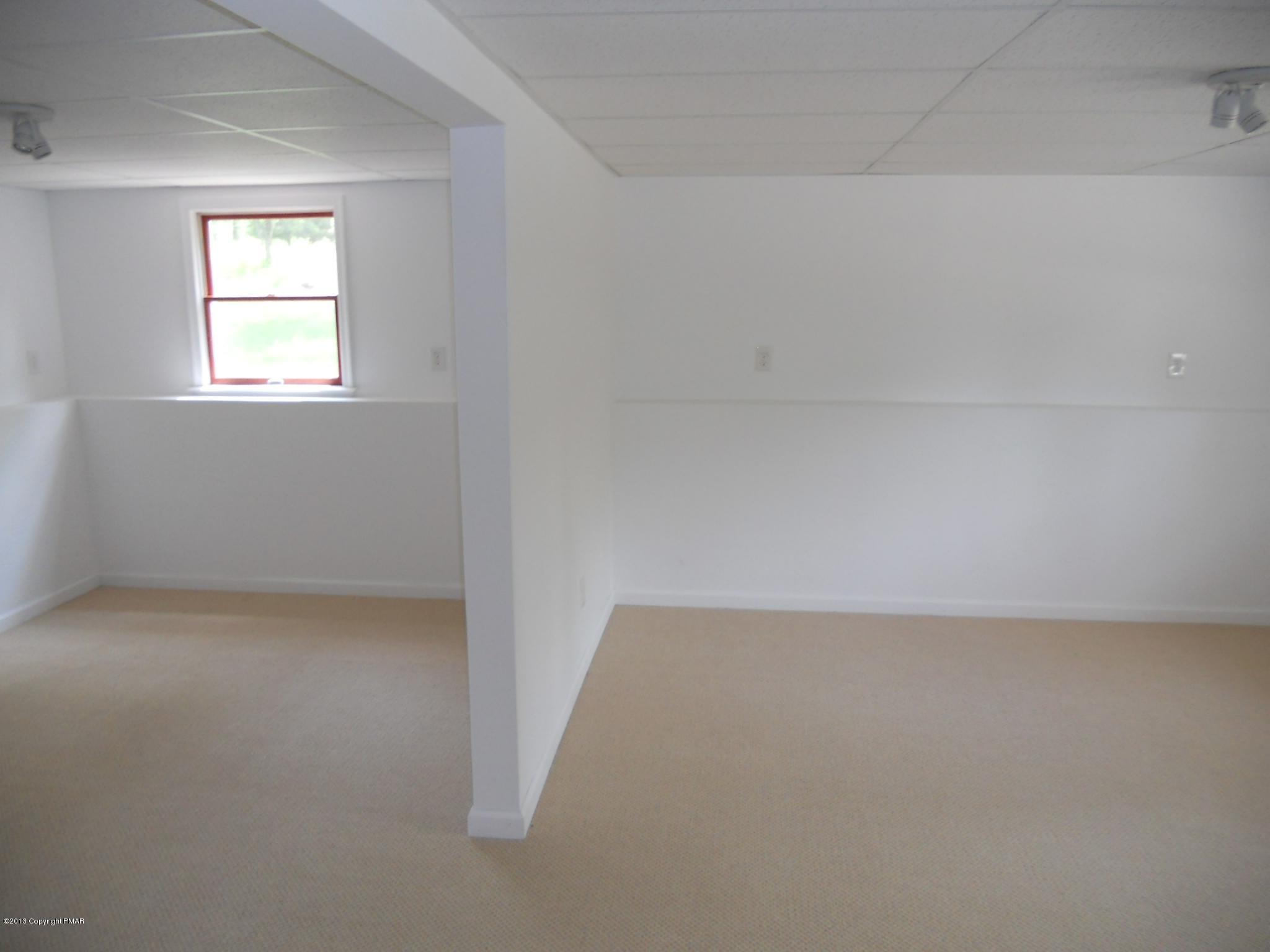 115 Kangaroo Court Bushkill, PA 18324 - Photo 13 of 16 DSCN2857