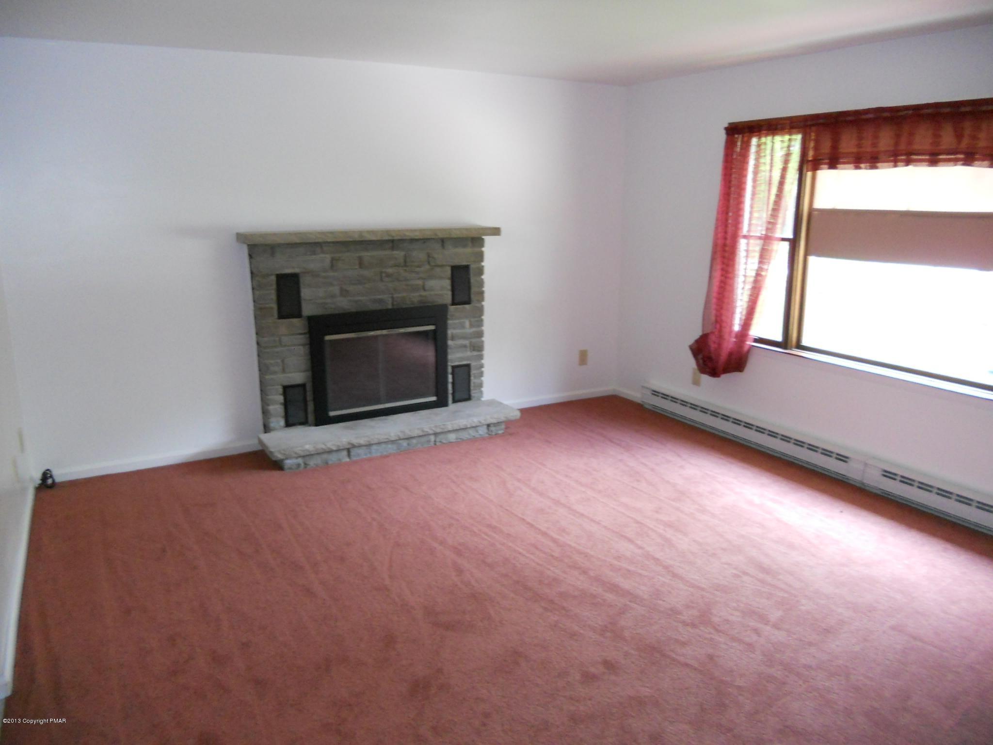 115 Kangaroo Court Bushkill, PA 18324 - Photo 4 of 16 DSCN2843