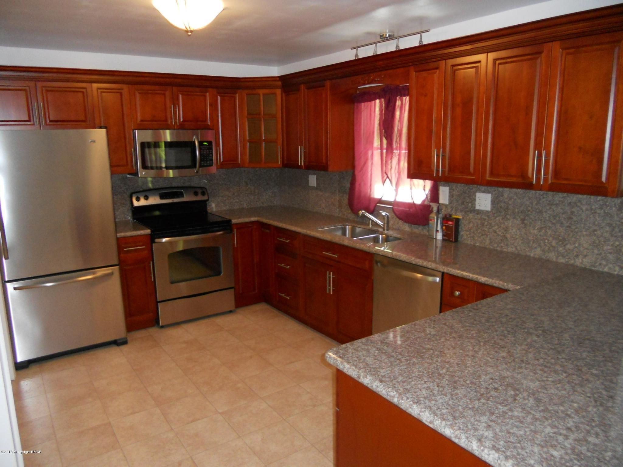115 Kangaroo Court Bushkill, PA 18324 - Photo 5 of 16 DSCN2846