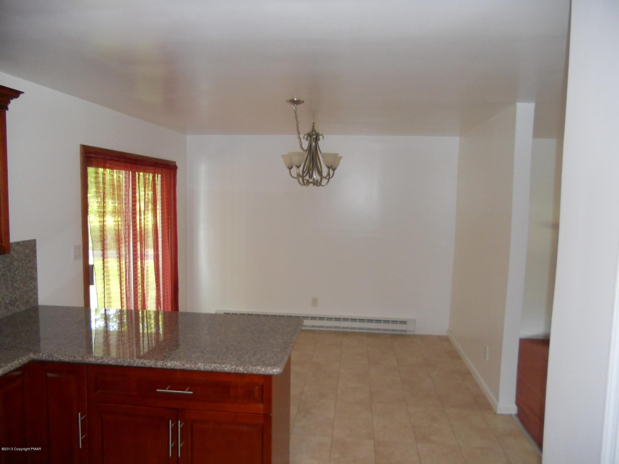 115 Kangaroo Court Bushkill, PA 18324 - Photo 6 of 16 DSCN2847