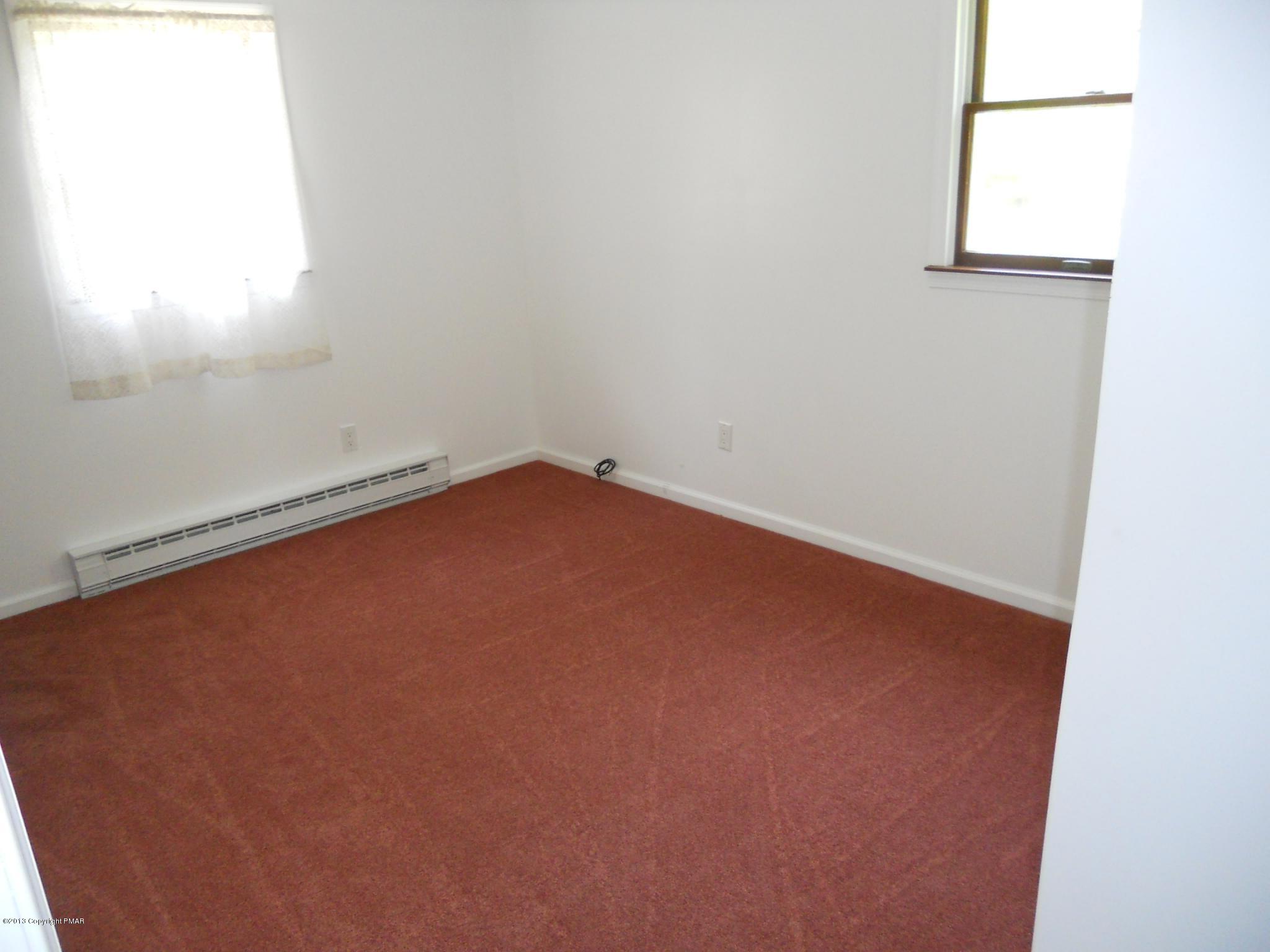 115 Kangaroo Court Bushkill, PA 18324 - Photo 10 of 16 DSCN2851
