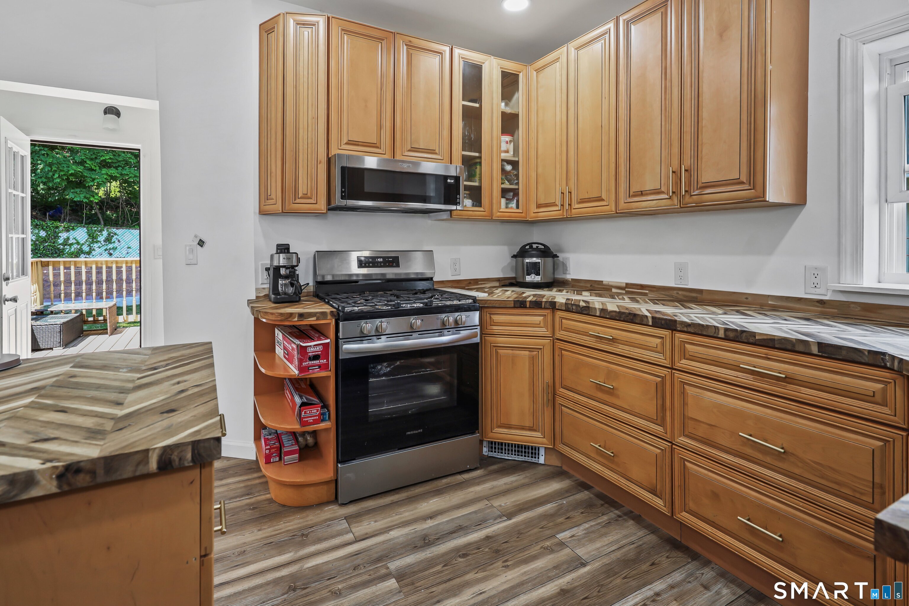 339 River Road Shelton, CT 06484 - Photo 5 of 36