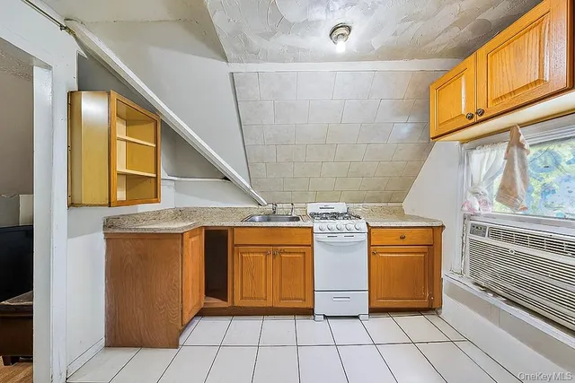 a view of a storage & utility room