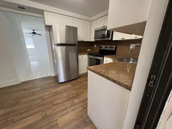 $2,700 | 68 Wimbledon Lakes Drive, Unit 68, Plantation, FL 33324