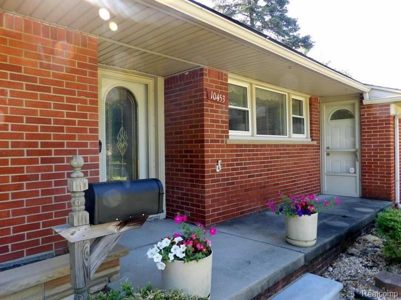 10453 Reeck Road Allen Park, MI 48101 - Photo 5 of 63 102_2069.JPG