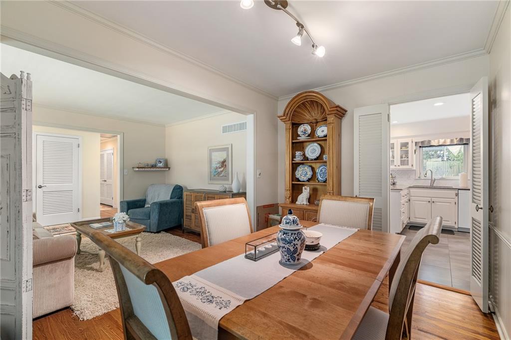 9416 Wenonga Road Leawood, KS 66206 - Photo 11 of 54
