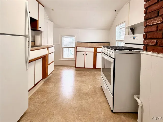 $1,300 | 88 East 5th Street, Oswego, NY 13126