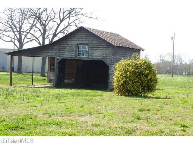 1619 Enterprise Road Lexington, NC 27295 - Photo 4 of 16 Storage.