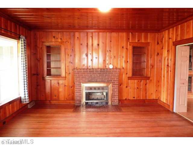 1619 Enterprise Road Lexington, NC 27295 - Photo 5 of 16 Living Room.