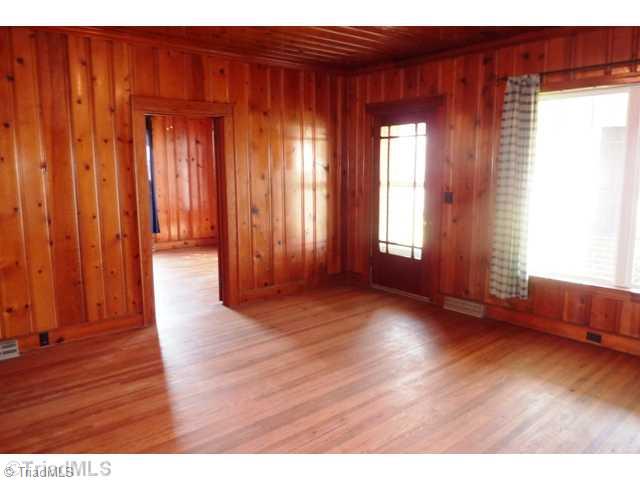 1619 Enterprise Road Lexington, NC 27295 - Photo 6 of 16 Entry.