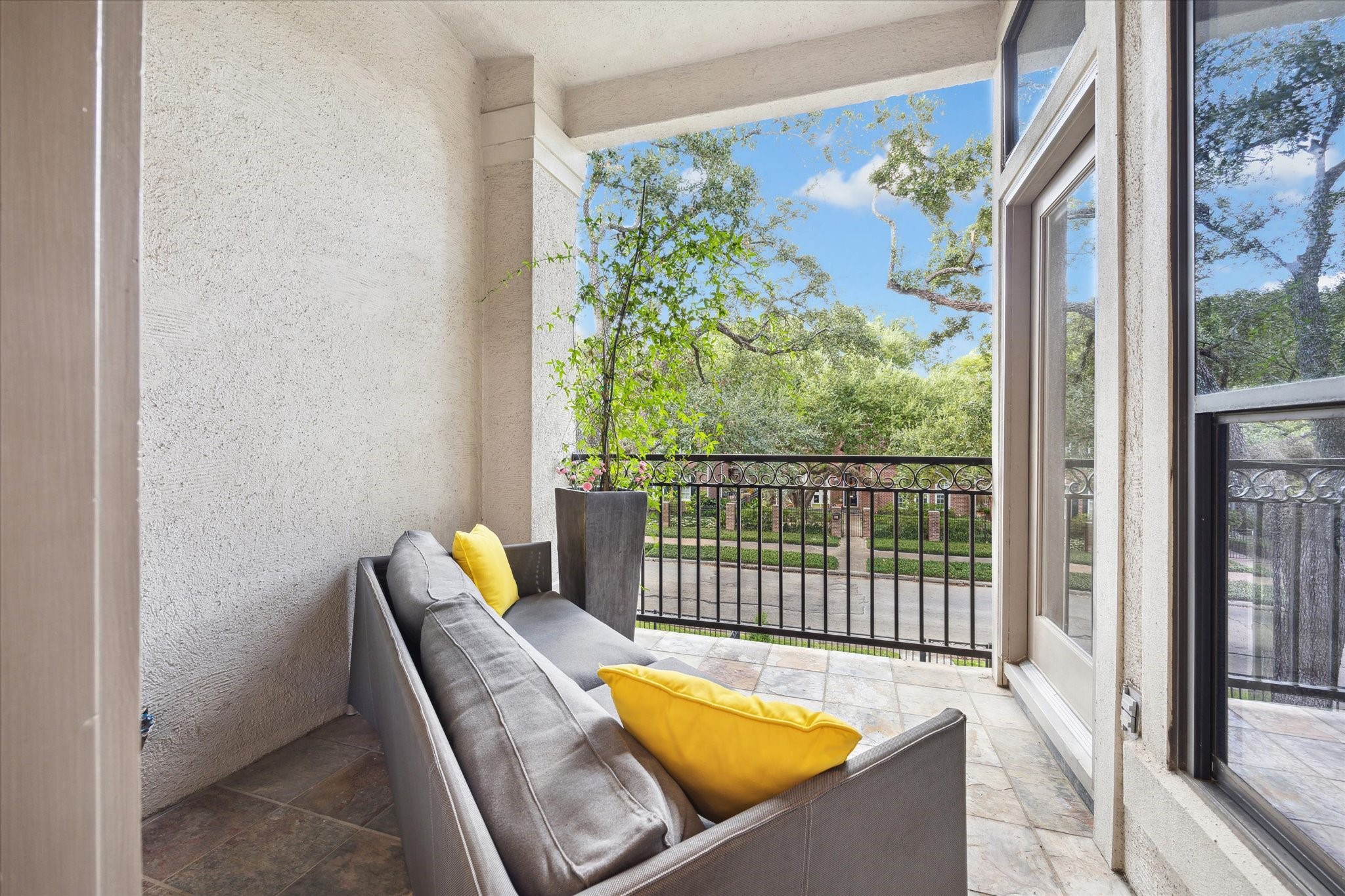 2911 Mid Lane Houston, TX 77027 - Photo 19 of 31 a view of a two chair in the balcony