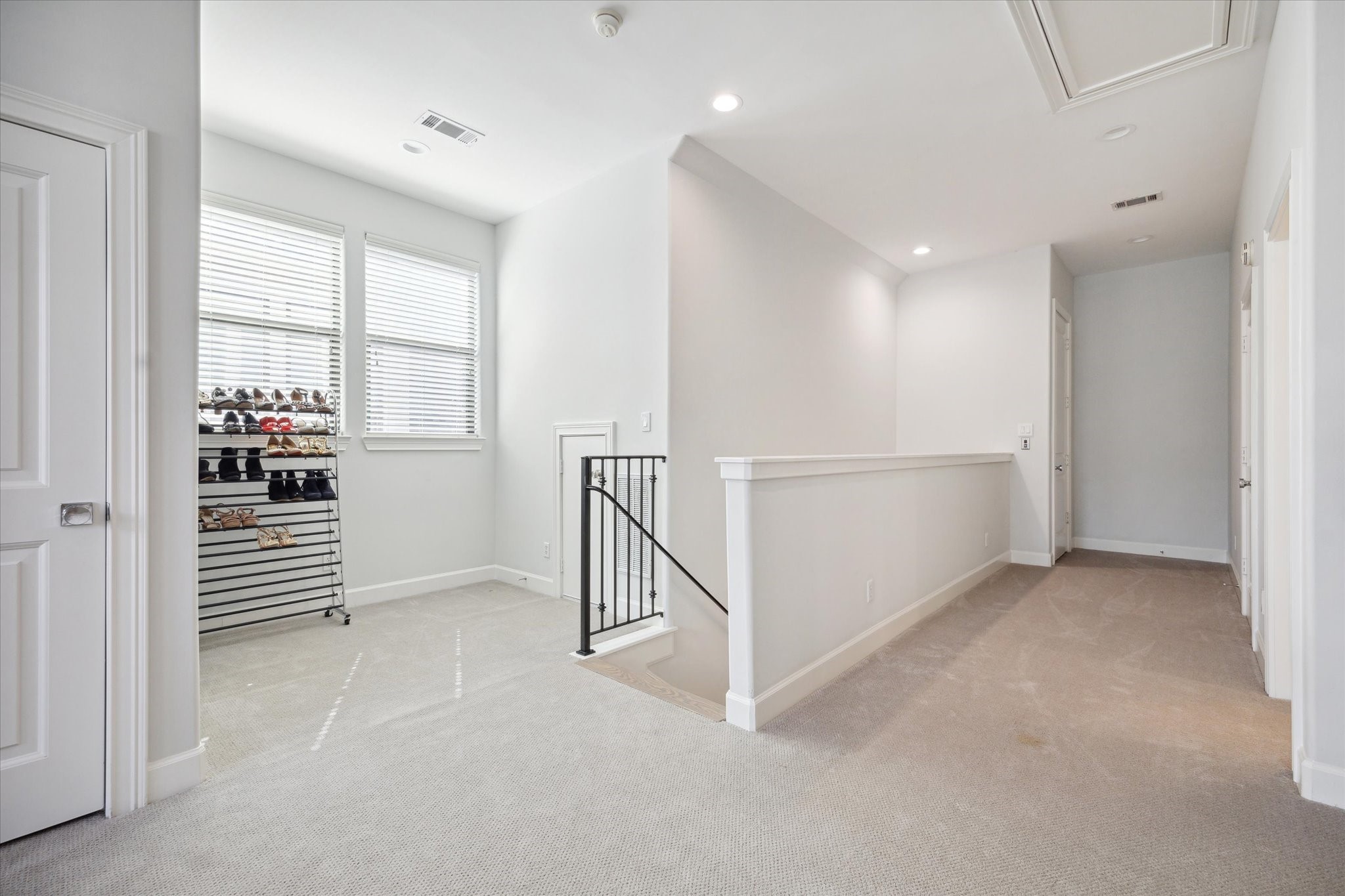 2911 Mid Lane Houston, TX 77027 - Photo 24 of 31 an empty room with windows