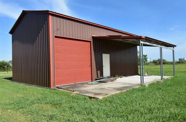 a view of an house with backyard and bathroom