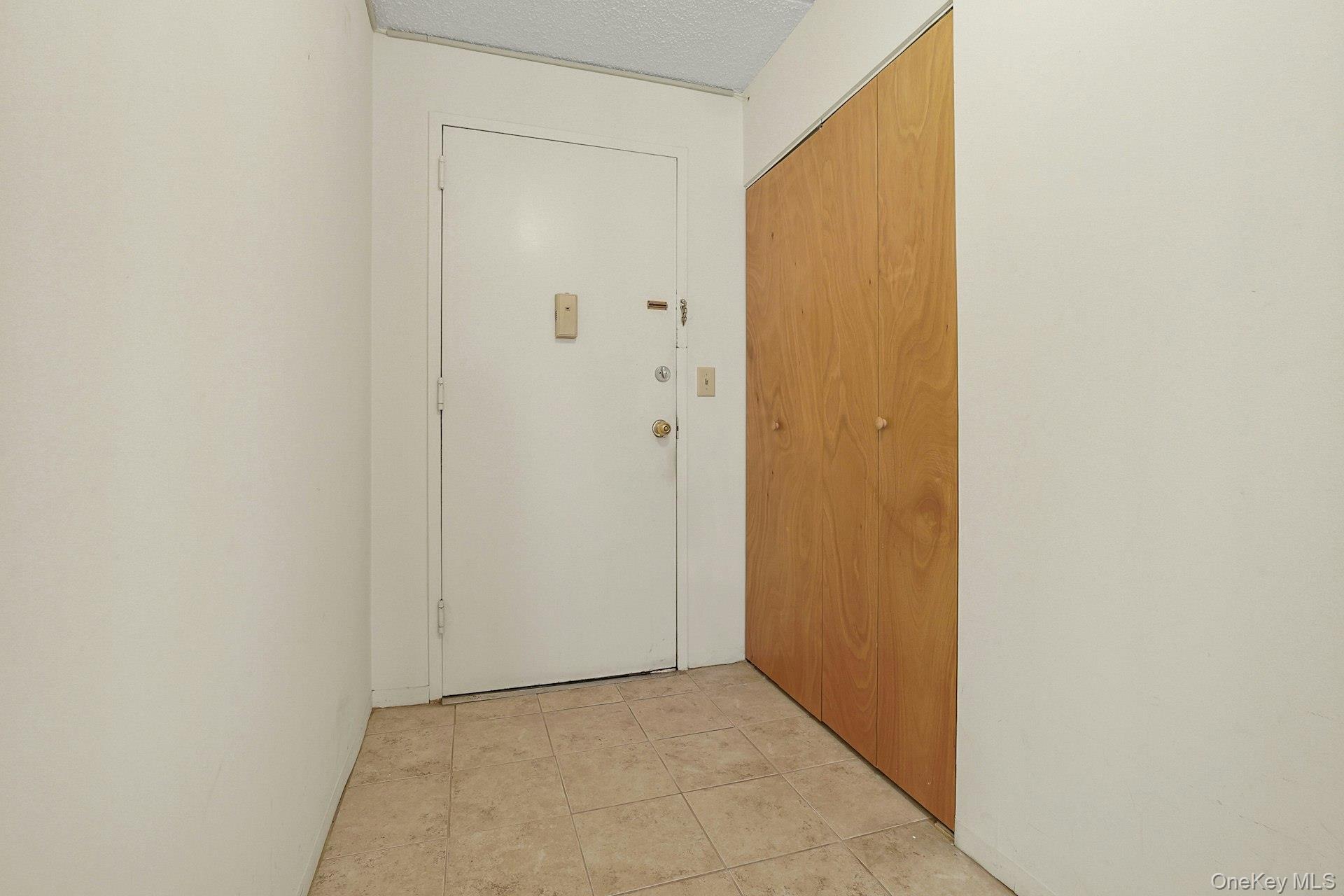 560 Halstead Avenue, Unit 2E Harrison, NY 10528 - Photo 4 of 28 a view of an empty room