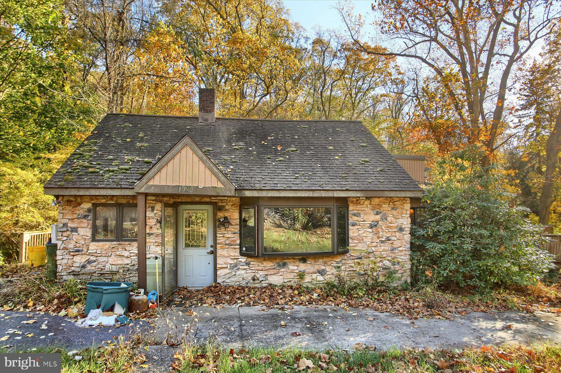 1025 Roberts Valley Road Harrisburg, PA 17110 - Photo 2 of 38 front view of a house with a yard