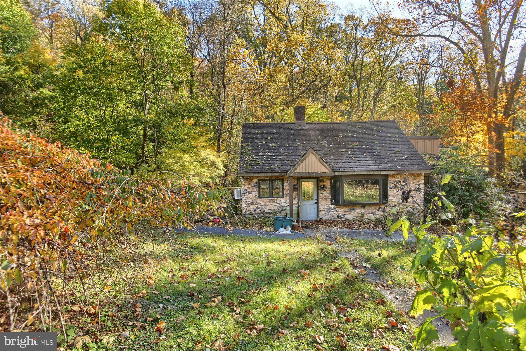 1025 Roberts Valley Road Harrisburg, PA 17110 - Photo 3 of 38 front view of house with a yard