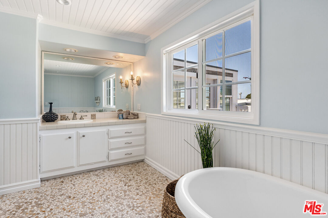 29500 Heathercliff Road, Unit 173 Malibu, CA 90265 - Photo 14 of 27