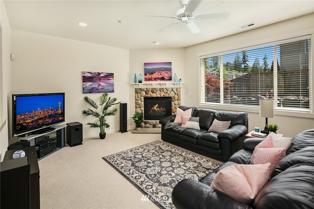 1075 Ridge Street Mukilteo, WA 98275 - Photo 8 of 25 Gallery Image 8