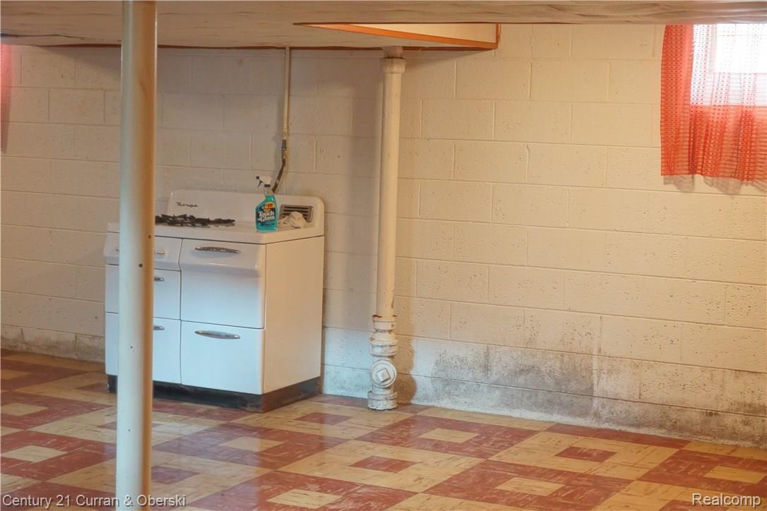 7644 Miller Road Dearborn, MI 48126 - Photo 29 of 33 38 - basement - stove (1).jpg