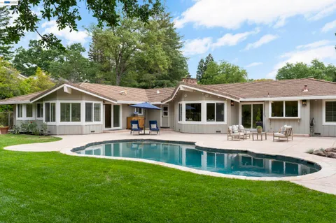 a view of a house with backyard and porch