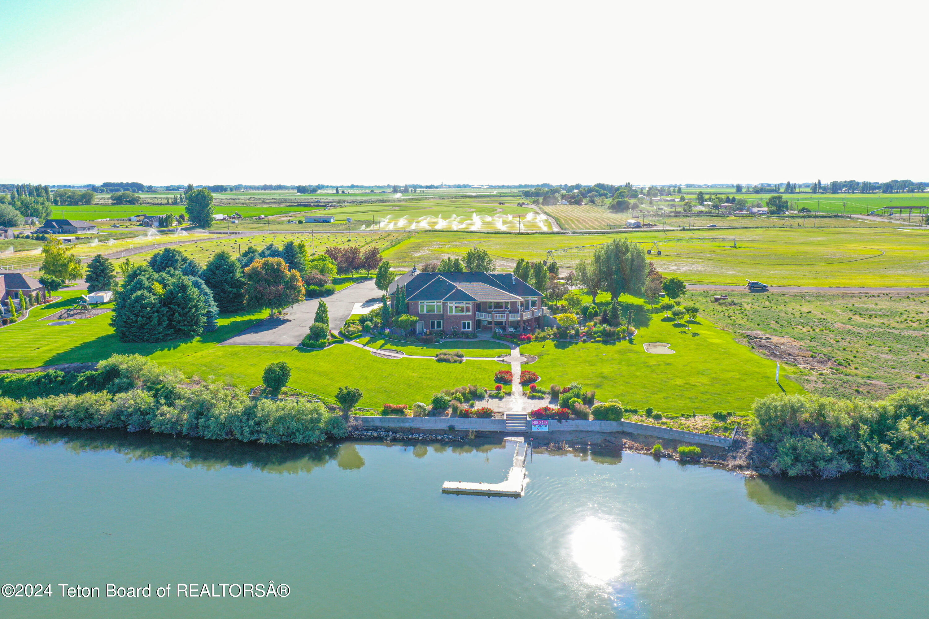 86 North River Is Dr