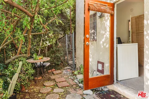$725,000 | 654 Frontenac Avenue, Los Angeles, CA 90065