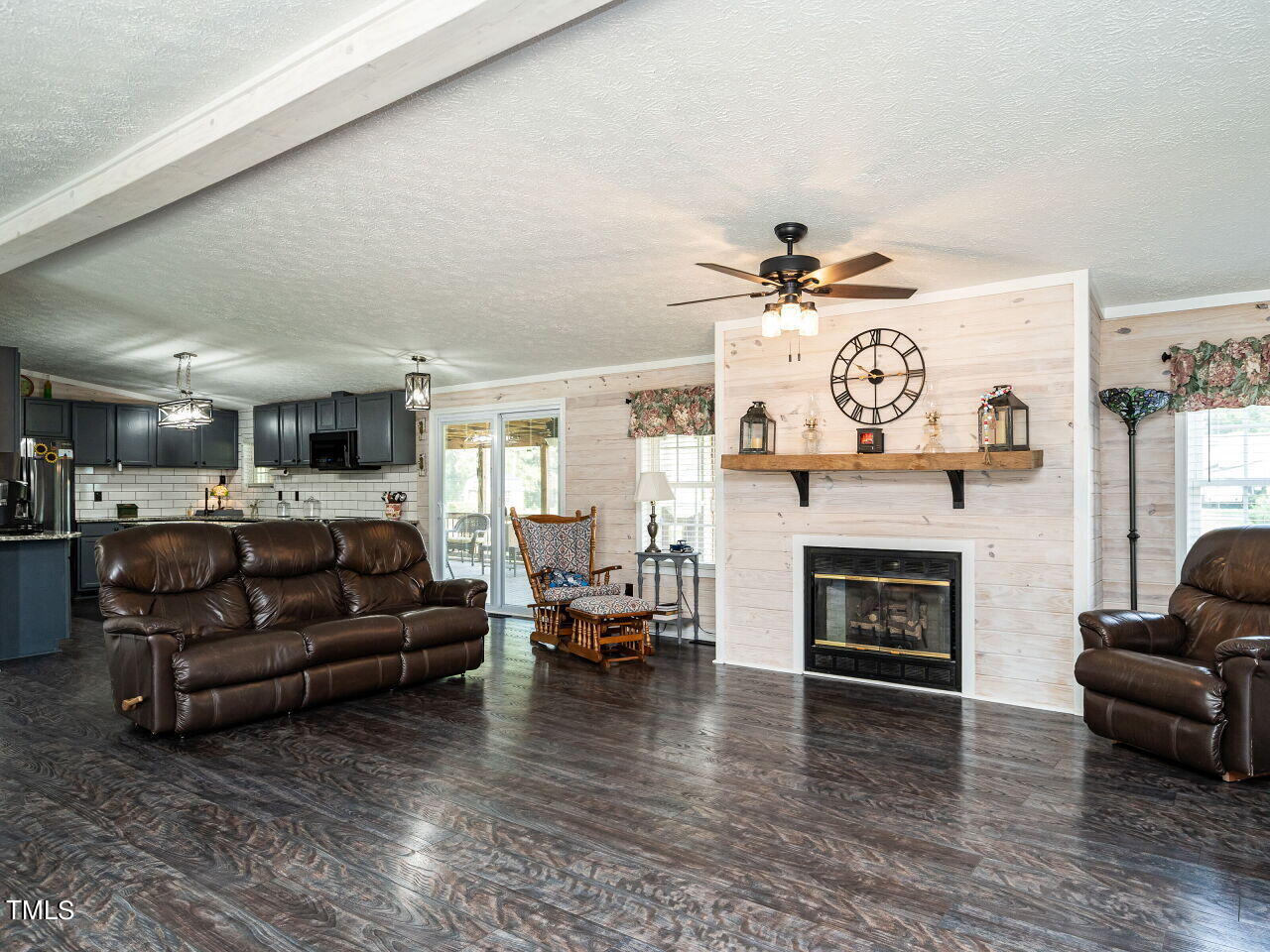 8437 Cunningham Road Zebulon, NC 27597 - Photo 7 of 33 008-1280x960-living-room