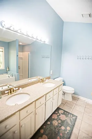 $629,000 | 6 Jenn Laur Drive, Edwardsville, IL 62025