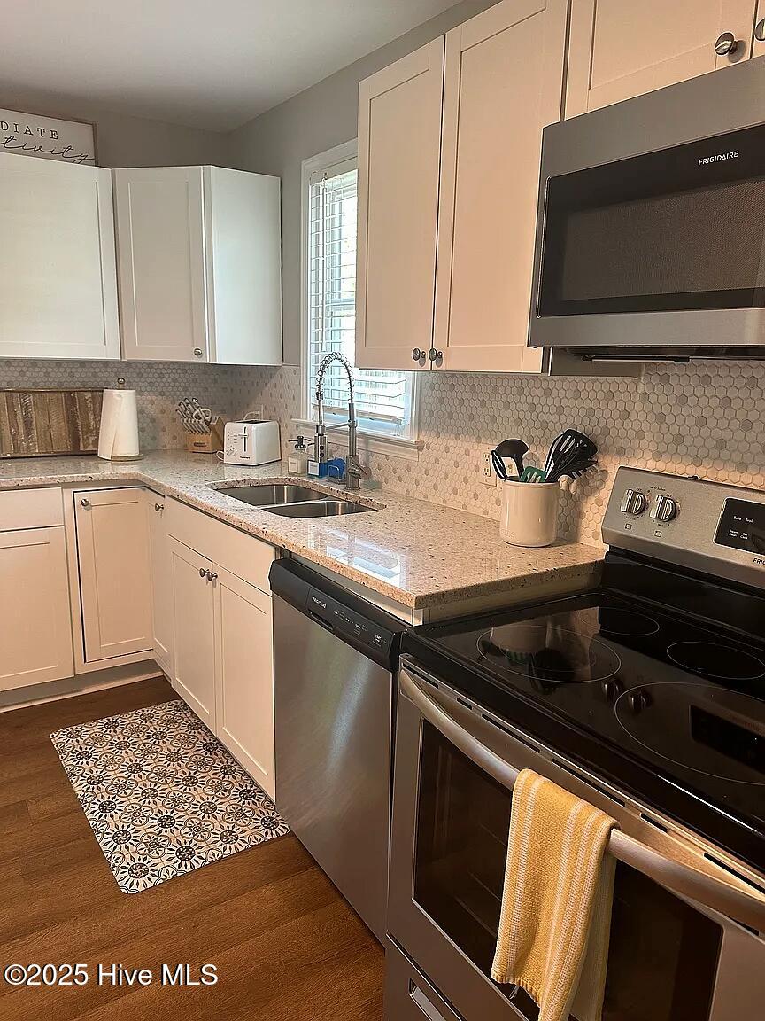 217 North 11th Street Wilmington, NC 28401 - Photo 8 of 18 KItchen View 2