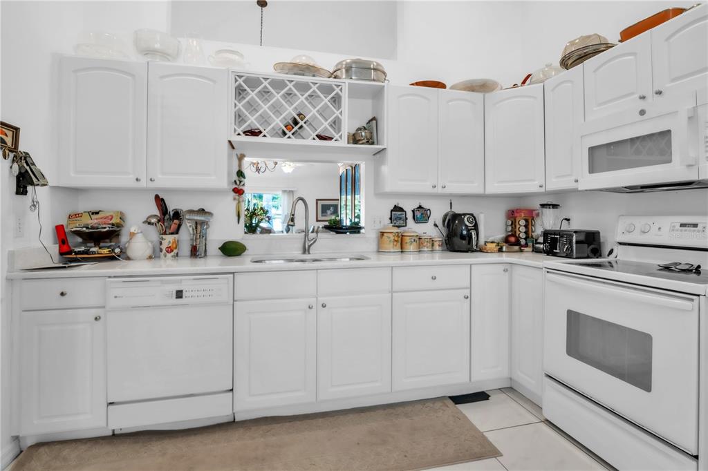 212 Mehlenbacher Road Belleair, FL 33756 - Photo 11 of 28