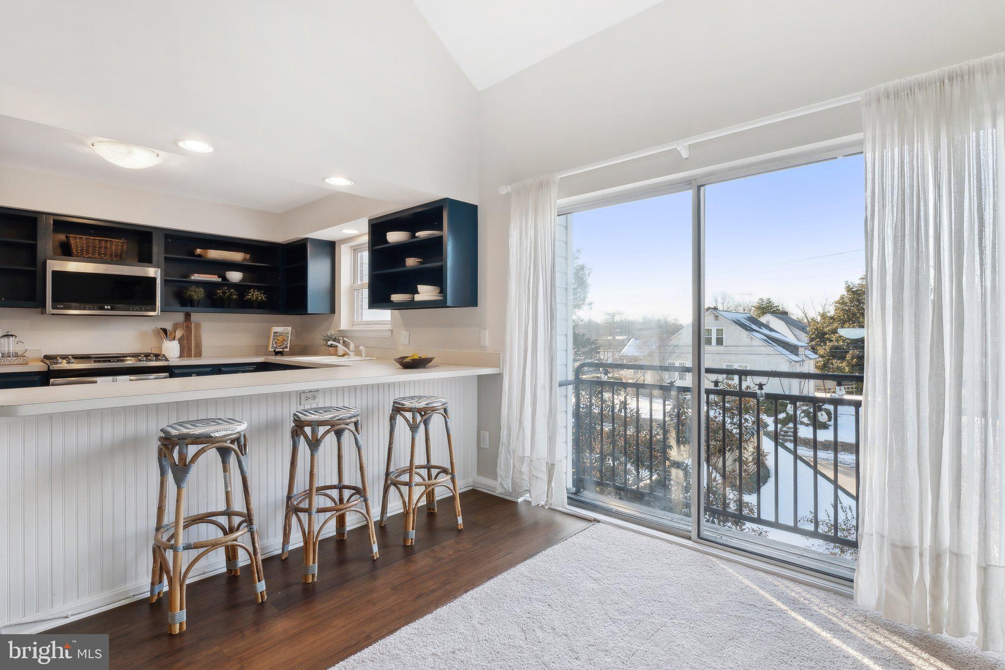 936 Bay Ridge Avenue, Unit 301 Annapolis, MD 21403 - Photo 8 of 35 Tons of natural light throughout