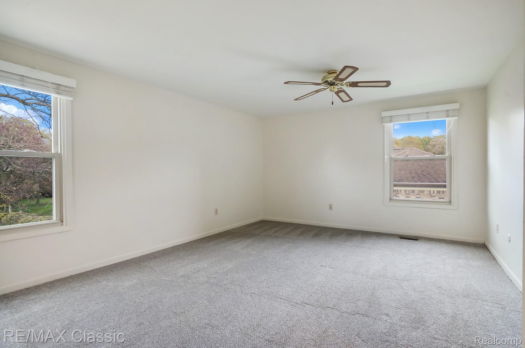35152 Banbury Road Livonia, MI 48152 - Photo 27 of 33 Large Master bedroom