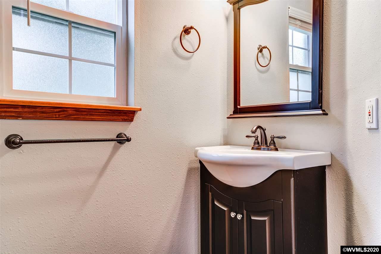 1040 Southwest Lincoln Street Albany, OR 97321 - Photo 16 of 25 Gallery Image 16