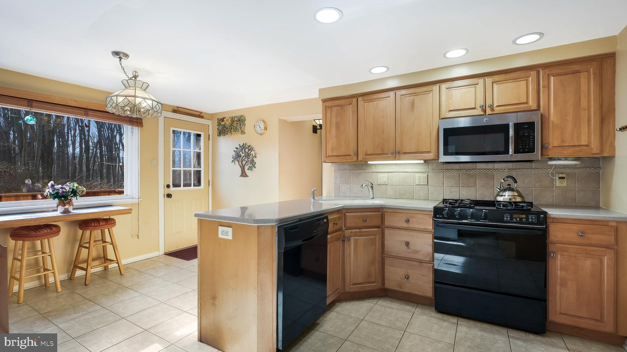 1603 Pennypack Road Huntingdon Valley, PA 19006 - Photo 13 of 41 Beautiful kitchen with lots of cabinets & counters