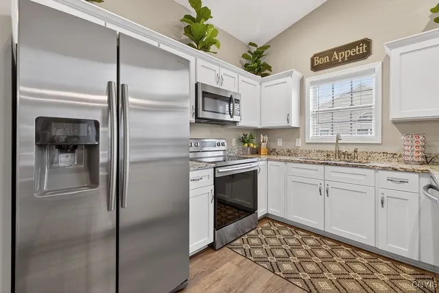 $325,000 | 5037 Betsy Ross Way, Salina, NY 13088