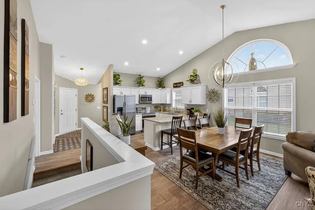 $325,000 | 5037 Betsy Ross Way, Salina, NY 13088