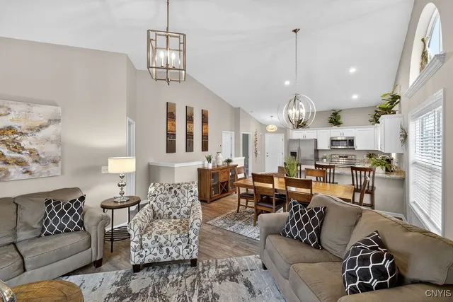 $325,000 | 5037 Betsy Ross Way, Salina, NY 13088