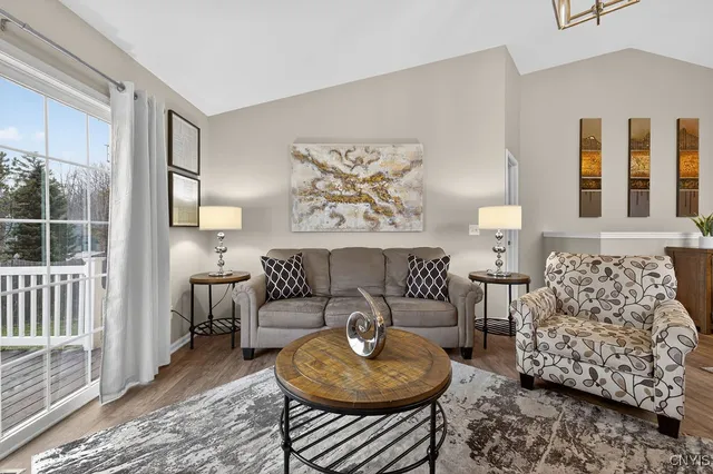 $325,000 | 5037 Betsy Ross Way, Salina, NY 13088