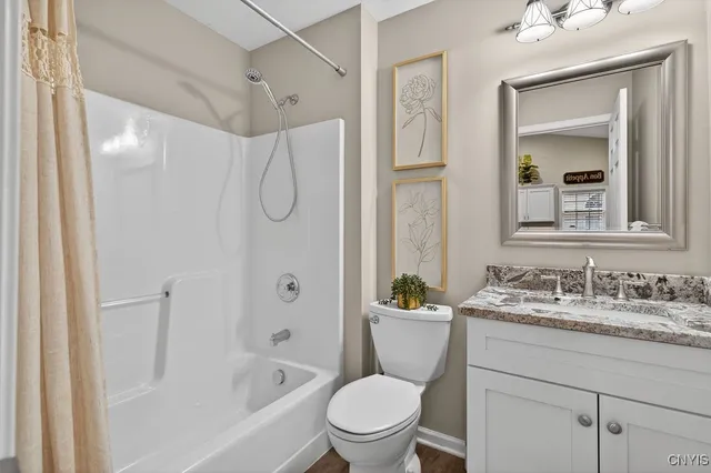 $325,000 | 5037 Betsy Ross Way, Salina, NY 13088