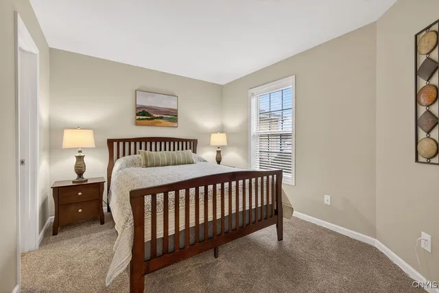 $325,000 | 5037 Betsy Ross Way, Salina, NY 13088